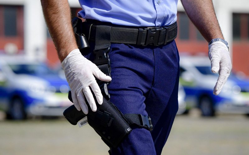 Moarte suspectă! Unul dintre bărbații torturați de polițiștii din secția 16 a fost găsit mort în casă
