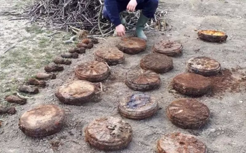 Un român a găsit 21 de bombe neexplodate în timp ce își săpa grădina