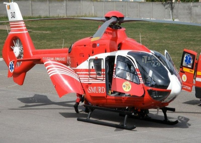 Fetiță de 12 ani, dusă cu elicopterul după ce a fost bătută de un coleg la școală. Care este starea ei