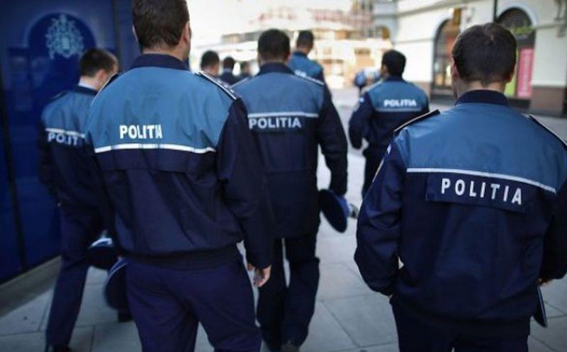 SCANDAL! Un grup de polițiști atacați cu drujba de 50 de rromi. O persoană a rămas fără ureche