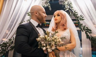 Culturistul care s-a căsătorit cu o păpușă gonflabilă, a divorțat. Acum are o nouă iubită