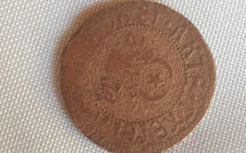 În timp ce săpa în grădină, un român a descoperit un tezaur. Ce a făcut ulterior cu el