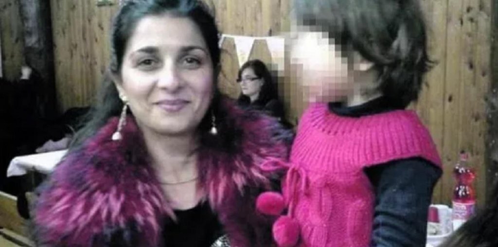 O românca care locuia în Italia şi-a ucis fostul soţ cu 17 lovituri de cuţit. De unde a pornit conflictul