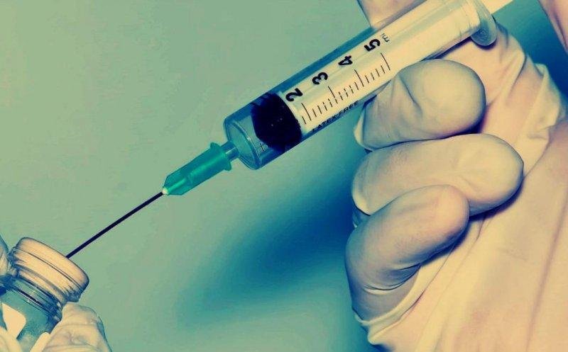O fată de 16 ani a suferit un șoc anafilactic și a leșinat după vaccinarea cu Pfizer