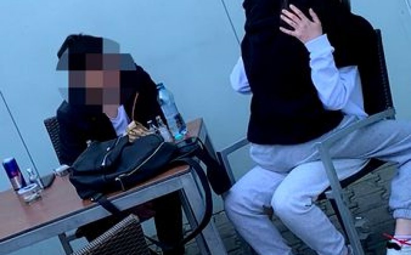 Scene 18+! Ce făceau trei adolescenți în văzut tuturor, în timpul  programului școlar