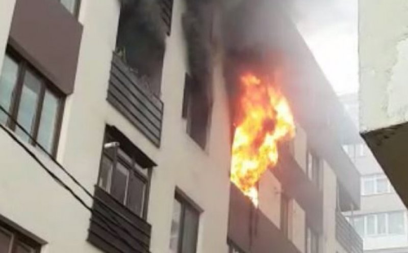 30 de persoane au fost evacuate după un incendiu într-un bloc: "S-a aprins aici ceva, dar toată familia e la spital"