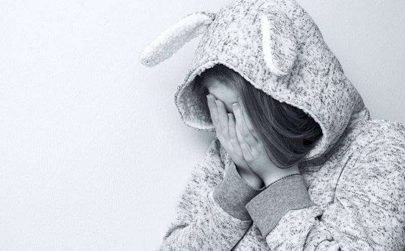 O fetiță de 11 ani a fost abuzată de tatăl ei. Mama ei știa dar nu făcut nimic: "Mami, vino să mă salvezi"