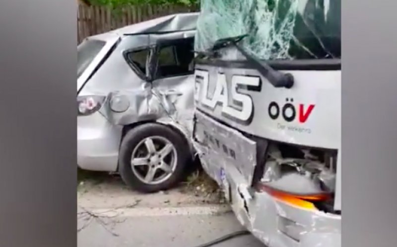 Un autobuz a făcut prăpăd după ce șoferului i s-a făcut rău la volan. Câte persoane sunt rănite