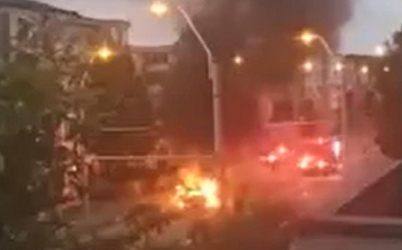 Un șofer care a adormit la volan și-a făcut mașină scrum. Mașina a explodat