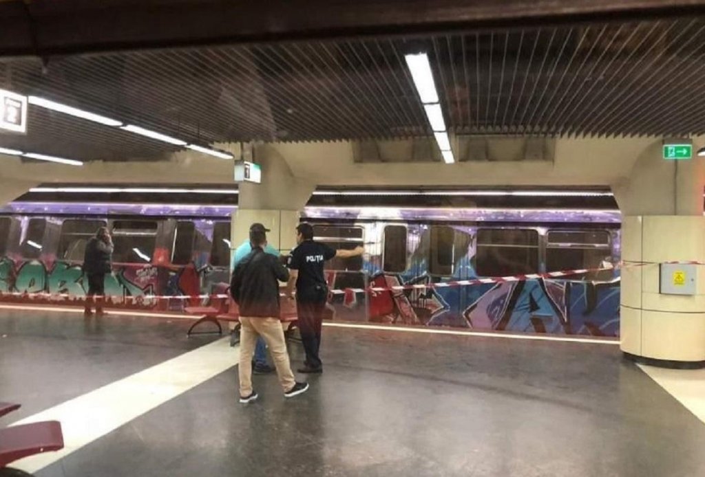 O româncă de 20 de ani a încercat să se sinucidă. Tânăra care s-a aruncat în fața metroului este în viață