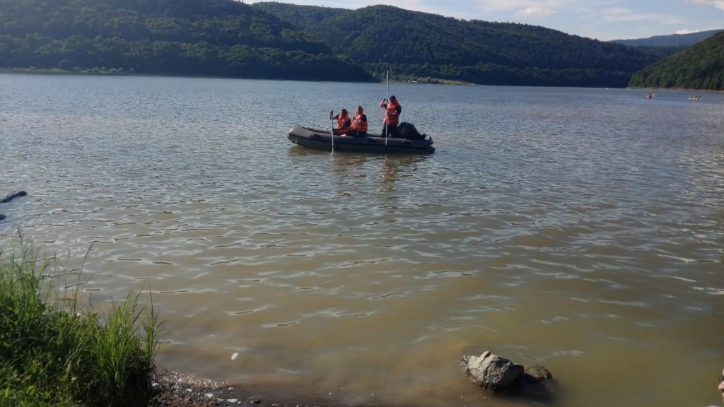 Un tânăr de 20 de ani s-a înecat într-un lac. Trupul neînsuflețit a fost găsit după o oră