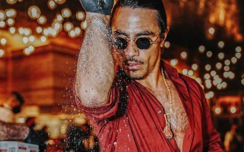 Cine este Salt Bae, de fapt. Bărbatul a fost sărac, are 13 copii și este încă burlac