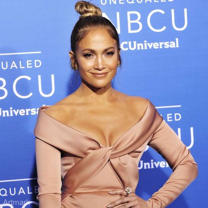 Bijuterii purtate de Jennifer Lopez, licitate în România. Prețul pornește de la 100 de euro
