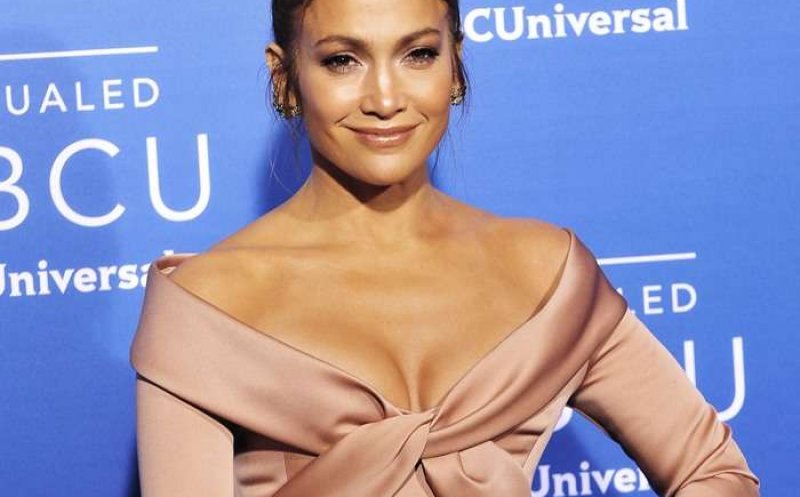 Bijuterii purtate de Jennifer Lopez, licitate în România. Prețul pornește de la 100 de euro
