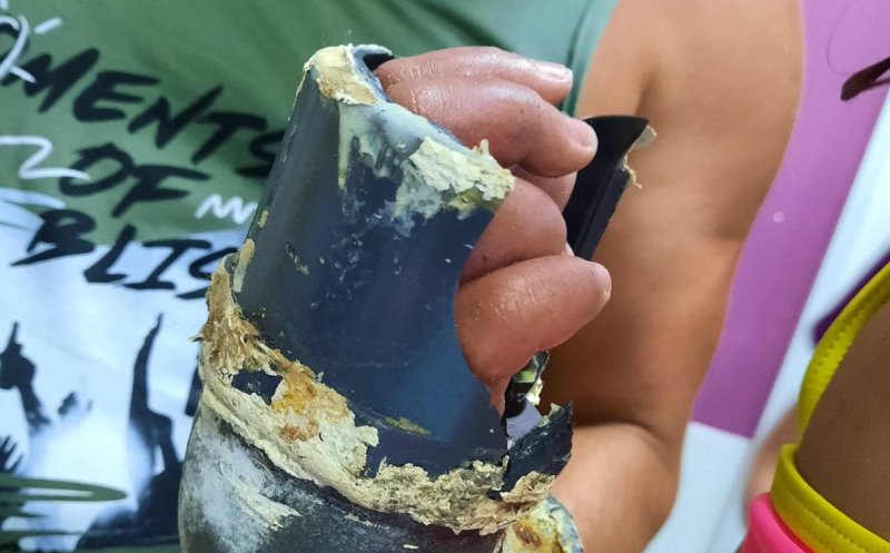 Fetiță rămasă cu mâna blocată în scurgerea unei piscine. Oamenii, disperați, au încercat să golească bazinul cu găleţile  