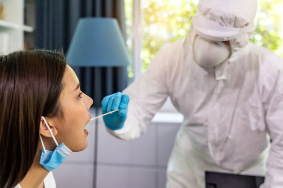 Ce spun medicii români despre eficiența testelor rapide antigen pentru depistarea Covid-19