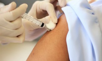 OMS: Vaccinul anti-covid nu te scutește de purtarea măștii și păstrarea distanței fizice