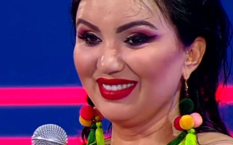 Cum arată Adriana Bahmuțeanu în costum de baie! Kilogramele în plus se văd în șunculițe