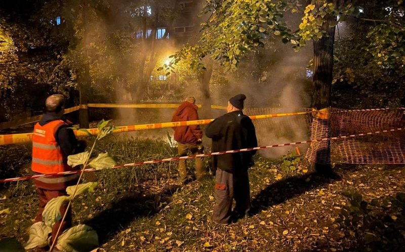 Un copil a căzut într-o groapă cu apă clocotită, săpată în plină stradă! Care este starea micuțului