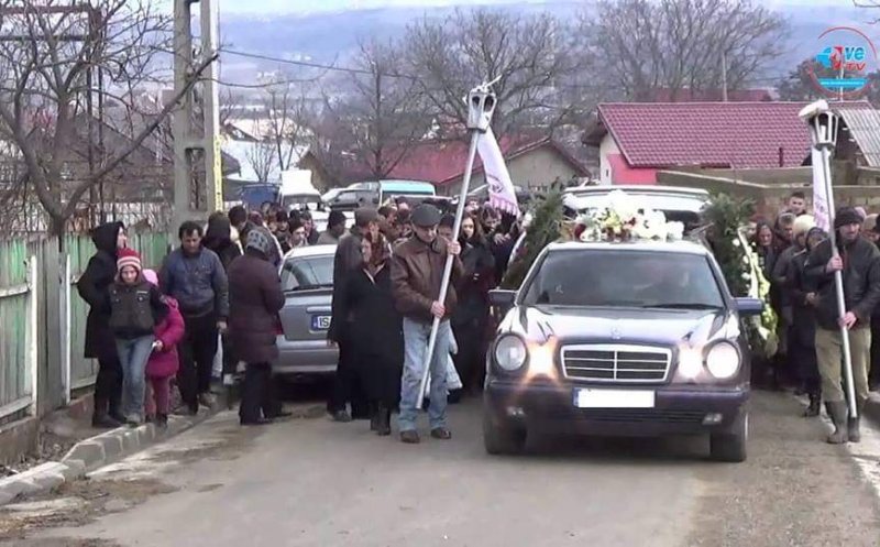 CAZ ȘOCANT! Se pregăteau de înmormântare... când au văzut sicriul! Toți cei prezenți la slujbă au înlemnit