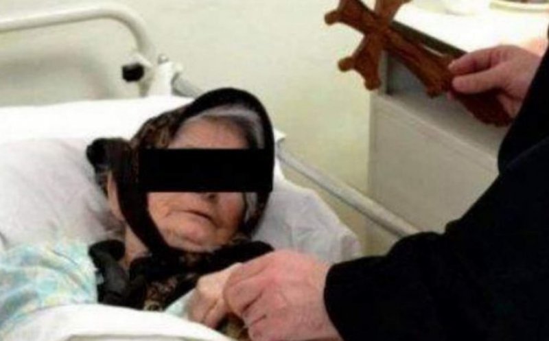 O bătrână, în ultimele clipe de viață, i-a cerut un lucru ȘOCANT preotului: „Vreau să mi se pună în mână o linguriţă”. CARE E MOTIVUL