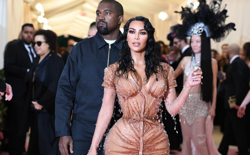 Kim Kardashian şi Kanye West divorţează după 6 ani de căsnicie şi 4 copii. Care este averea celor doi