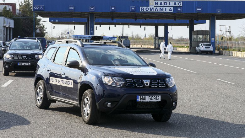 Camion cu 68 de migranţi, descoperit la graniţa României cu Ungaria