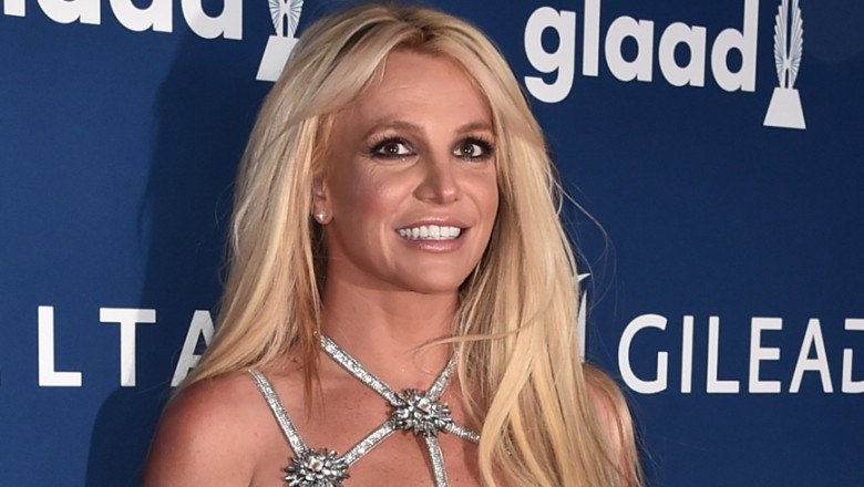 Britney Spears șochează fanii din nou. S-a pozat complet dezbrăcată pe plajă