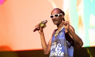 Snoop Dogg a postat un videoclip în care fumează și ascultă Florin Salam