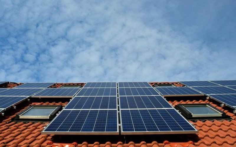 Panourile solare devin obligatorii. De când se aplică această decizie
