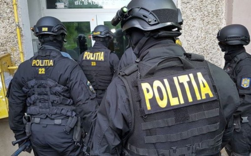 4 persoane au fost prinse încercând să aducă 2 kg de cocaina în România, ascunse în ambalaj de detergent