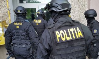 4 persoane au fost prinse încercând să aducă 2 kg de cocaina în România, ascunse în ambalaj de detergent