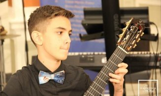 Polițistul Marian Godina promovează un tânăr chitarist clujean în vârstă de 14 ani