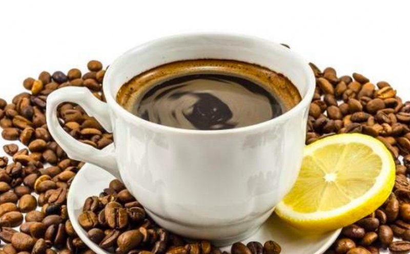 Amestecă cafeaua cu lămâie și bea-o dimineața. Efect miraculos în corpul tău