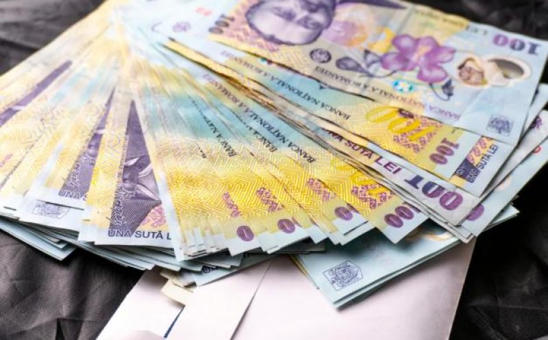 O parte dintre români au primit o sumă de bani și i-au economisit pentru „zile negre”
