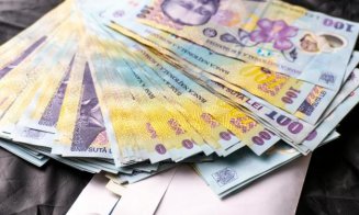 O parte dintre români au primit o sumă de bani și i-au economisit pentru „zile negre”