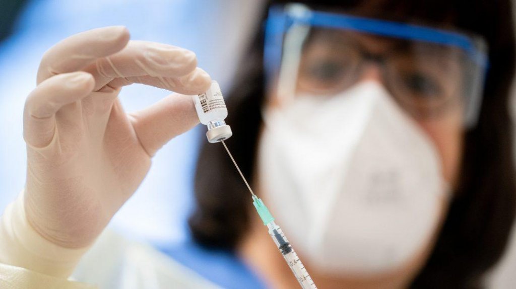 Le-au injectat ser fiziologic în loc de vaccin. Unde s-a întâmplat