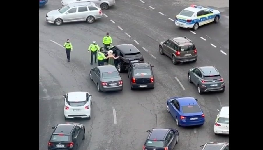 Imagini șoc! Momentul în care Ana Morodan a fost oprită de polițiști. Abia se ținea pe picioare