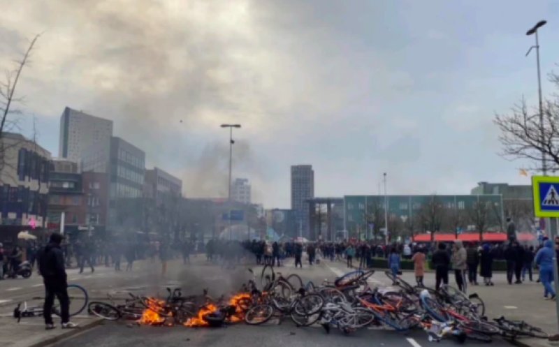 A treia noapte de proteste din cauza măsurilor anti-covid. ”Cea mai gravă revoltă din ultimii 40 de ani”