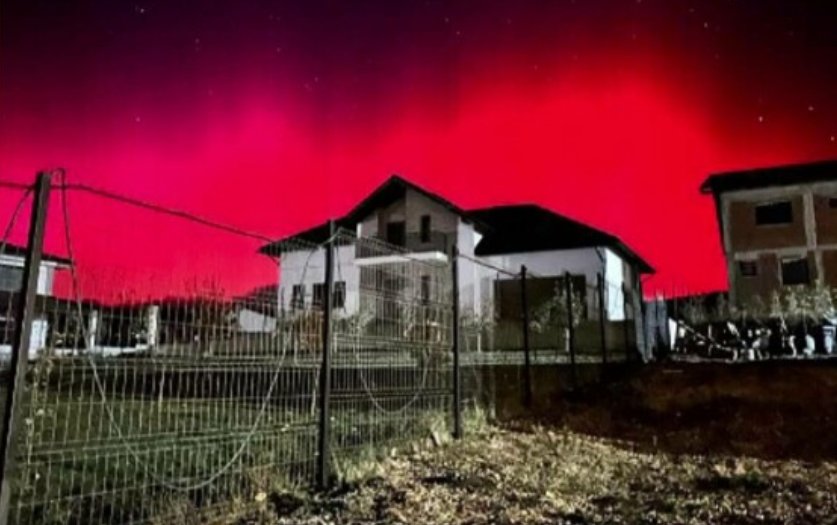 Aurora boreală roșie, observată pe cerul României, este un semn rău. Explicația oamenilor de știință