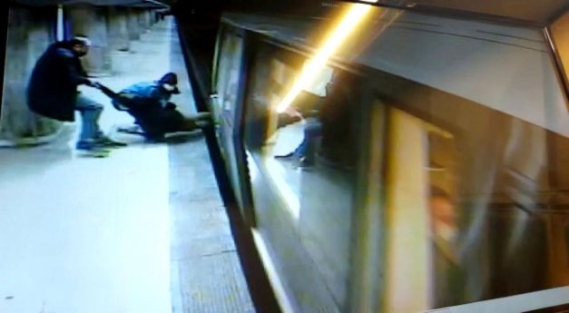 Cine sunt salvatorii fetei care a sărit pe șinele de metrou: „Am tras-o cât am putut de tare”