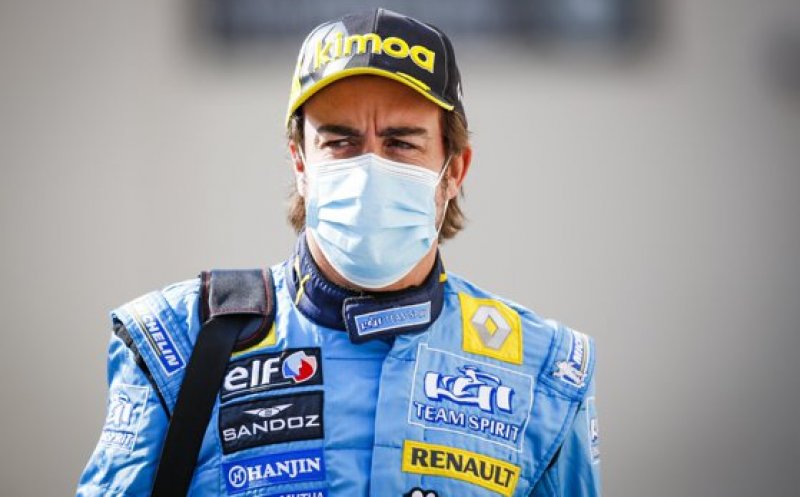Campionul mondial de Formula 1, Fernando Alonso, a fost lovit de o maşină. Care este starea lui de sănătate