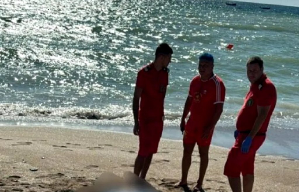 Un tânăr de 20 de ani a murit la Costineşti, după ce a ignorat avertismentele salvamarilor. Ce s-a întâmplat cu el în apă