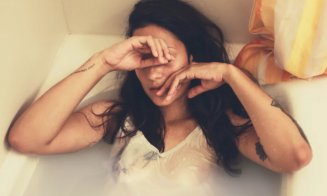 Zodia care va experimenta o lecție karmică dureroasă – plânsete și regrete adânci pentru greșelile trecutului