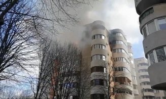 Incendiu de proporții. O femeie s-a aruncat de la etajul șase, pentru a se salva de foc. Care este starea sa