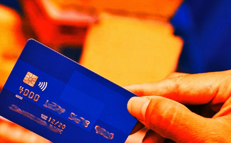 Un bărbat i-a furat unui coleg de serviciu aproape 60.000 de lei din cont. Cum a reușit să facă asta