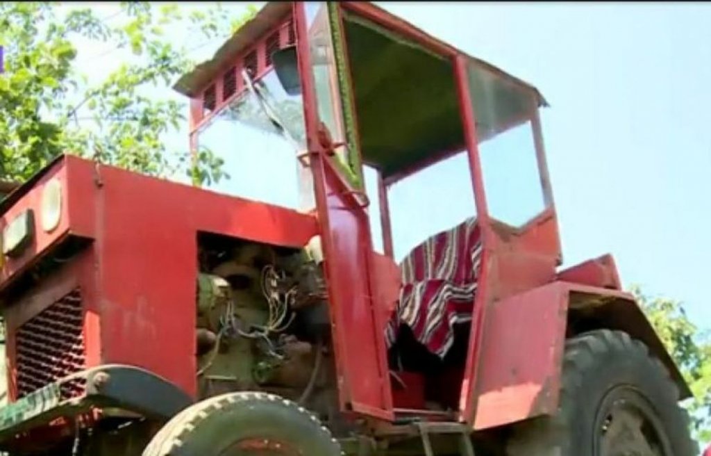 Caz înfiorător în Brăila. Un copil de 2 ani a murit, după ce a fost călcat cu tractorul de către tatăl său