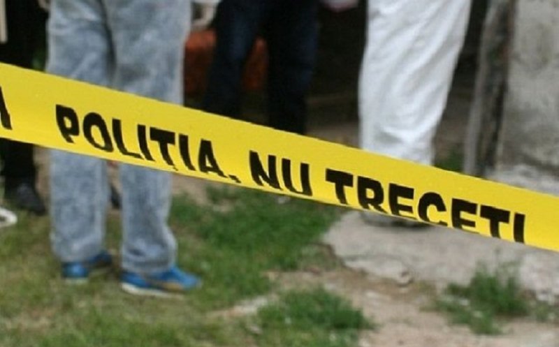 Cadavrele a două adolescente, descoperite pe un câmp. Tinerele erau legate de mâini și de picioare cu propriile haine