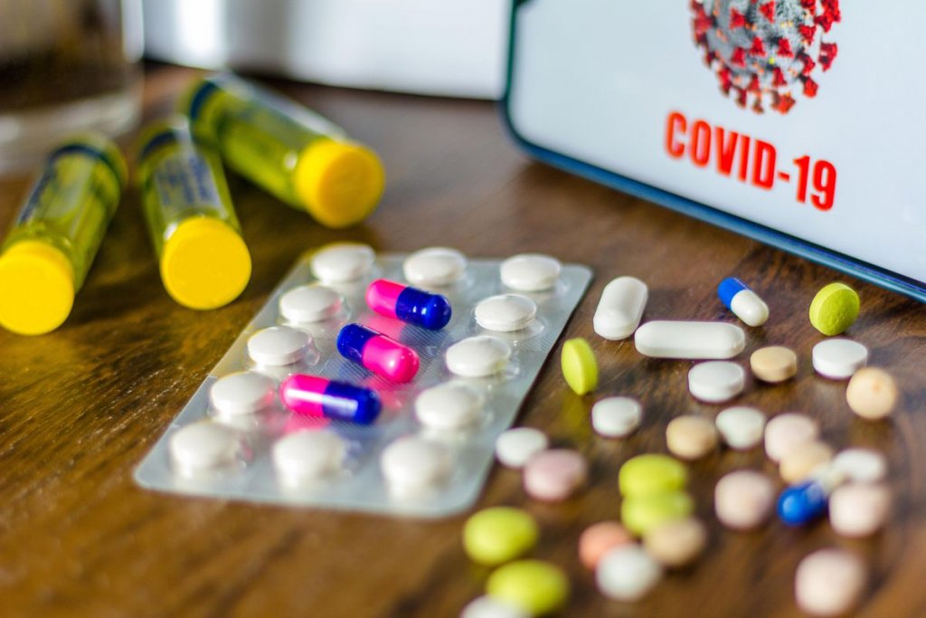 Adevărul despre antibiotice și covid-19. Un medic rupe tăcerea: „Pot provoca toxicități“