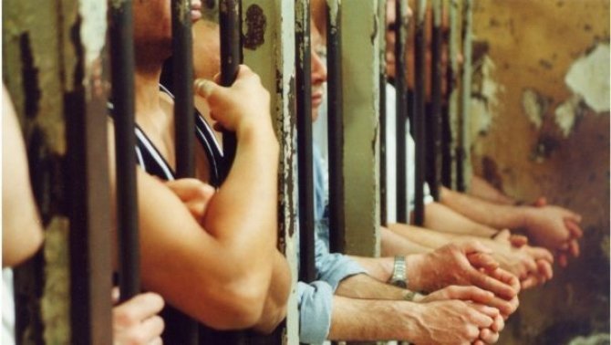 Masacru între bande rivale dintr-o închisoare. 80 de deţinuţi au fost ucişi